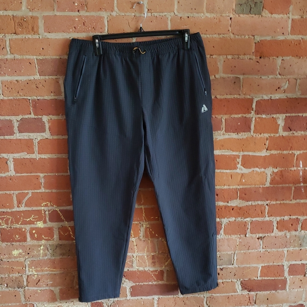 Eddie Bauer Navy Joggers with Logo Accent